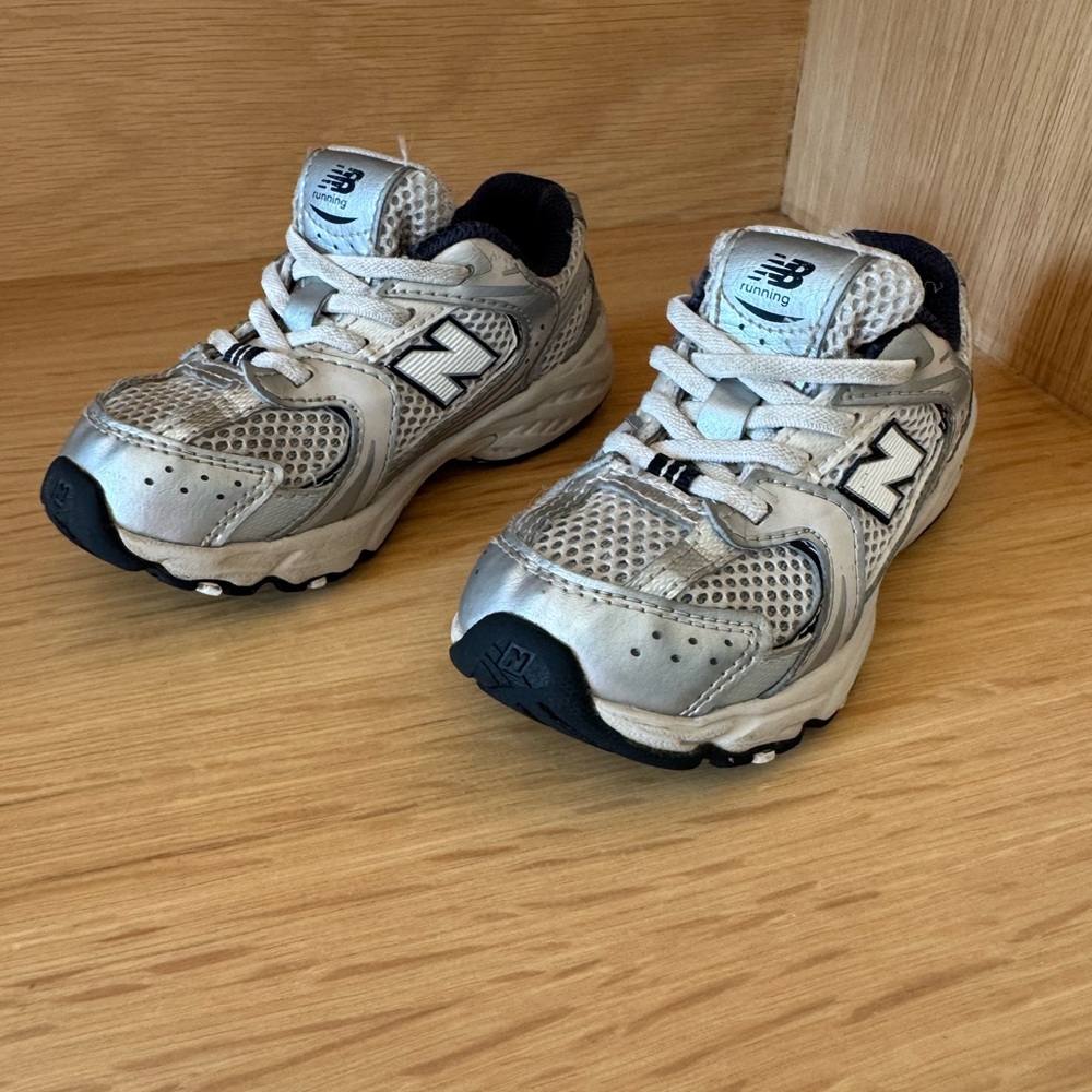 New Balance Toddler' Metallic Silver Sneakers size 9